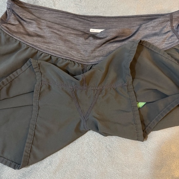 lululemon athletica Gray Women Shorts

#1075 - Picture 5 of 10